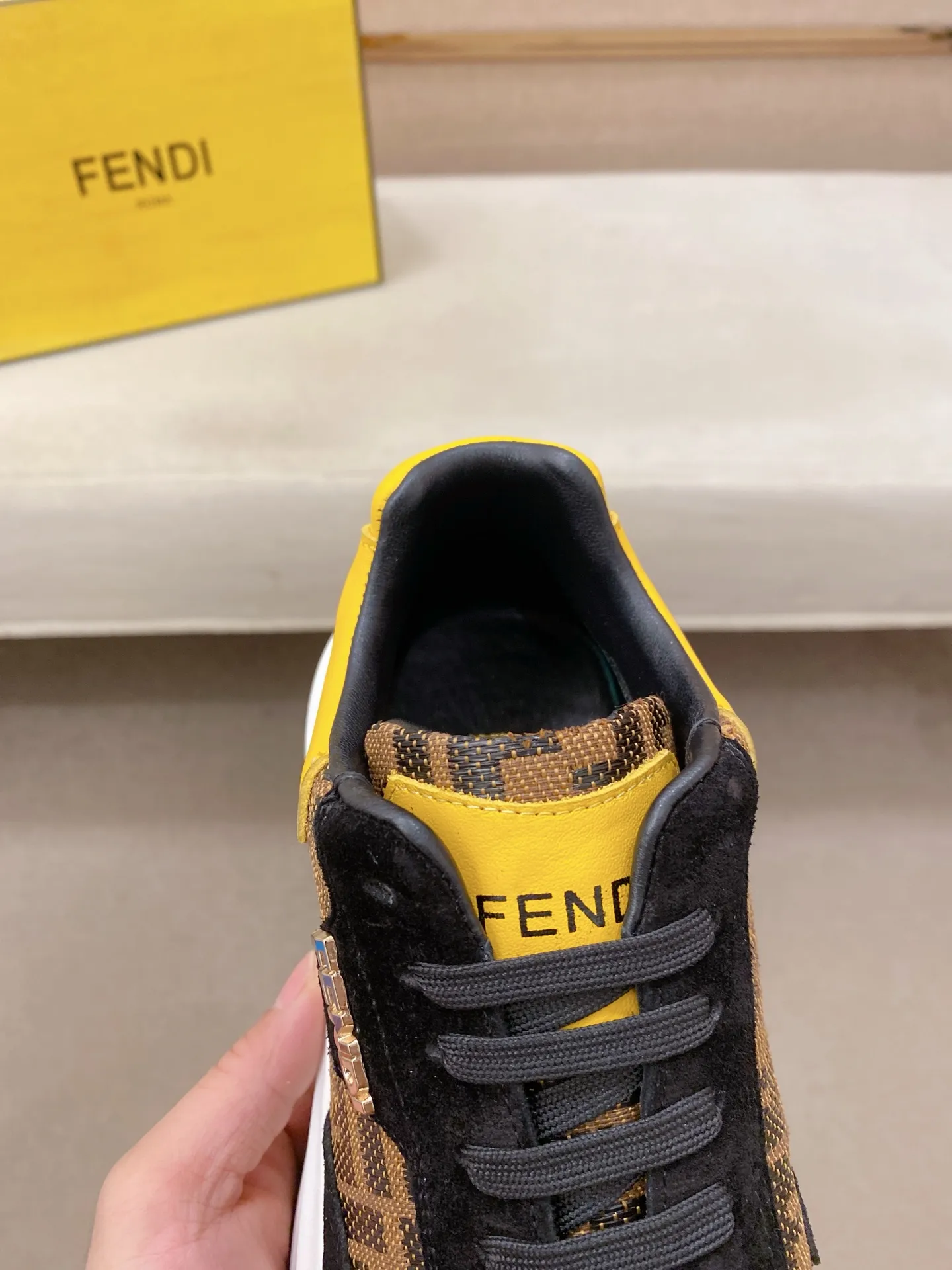 Men's shoes 💰 462💰 (fendi) New style 👊🏻 upper 🇮🇹 imported cowhide fabric 🇩🇪 lining imported sheepskin lining. The original outsole is molded to highlight the identity of every man, and the upper foot is elegant and stable🚶🏻🚶🏻The high-end custom counters reproduce the original version📯No matter the wind or rain, the shoe last remains unchanged and can withstand the verification of time🔍️,🔵 Size: 38-44